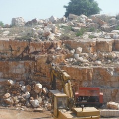 Cava abusiva sequestrata