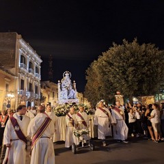 processione notturna per il trasferimento del simulacro della Madonna dei Miracoli