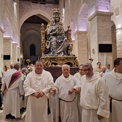 processione notturna per il trasferimento del simulacro della Madonna dei Miracoli