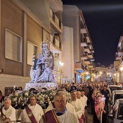 processione notturna per il trasferimento del simulacro della Madonna dei Miracoli