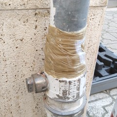 Fuga di gas da un tubo di distribuzione in via Enrico Dandolo