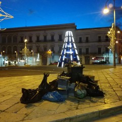 quel che resta nel nostro centro storico dopo la vigilia di Natale