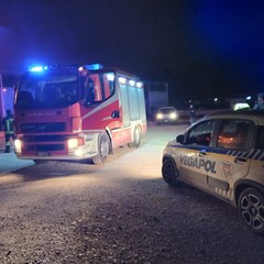 Vasto incendio in un capannone sulla provinciale Andria Corato