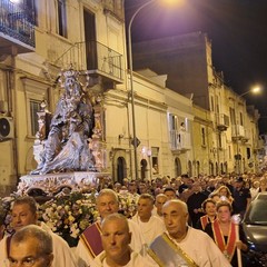 processione notturna per il trasferimento del simulacro della Madonna dei Miracoli