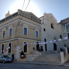 Il quartiere di Santa Maria Vetere in festa per la “Corsa dei Santi”