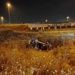 auto finisce fuori strada sulla provinciale per Trani