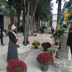 Il Sindaco Bruno depone corona di crisantemi