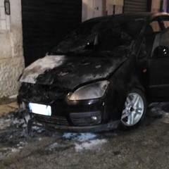 Auto incendiate