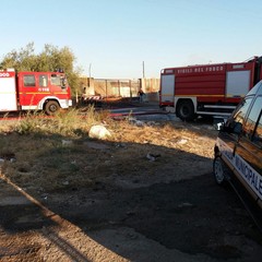 incendio domato deposito di pedane in legno in via Bisceglie