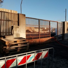 incendio domato deposito di pedane in legno in via Bisceglie