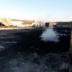 incendio domato deposito di pedane in legno in via Bisceglie