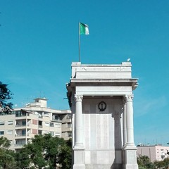 Monumento ai Caduti: sostituito il cencio con il Tricolore