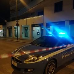 Fallisce tentativo di assalto al bancomat della Credem di viale Istria