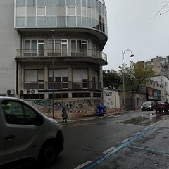 Cadono pezzi di frontalini dai balconi del "L. Bonomo"