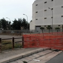 Cede parte della soletta del tratto pedonale che copre il canale Ciappetta Camaggio
