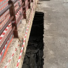 Cede parte della soletta del tratto pedonale che copre il canale Ciappetta Camaggio