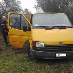 Scoperto camion rubato e auto cannibalizzate in contrada Pandolfelli