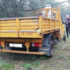 Scoperto camion rubato e auto cannibalizzate in contrada Pandolfelli