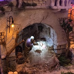 Dal condominio di via Milite Ignoto n. 11 un presepe artistico realizzato dal polistirolo