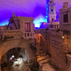 Dal condominio di via Milite Ignoto n. 11 un presepe artistico realizzato dal polistirolo