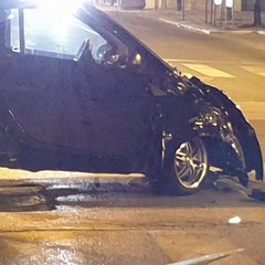 Violento incidente tra una Smart ed una BMW