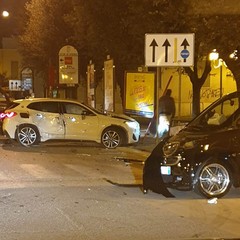 Violento incidente tra una Smart ed una BMW