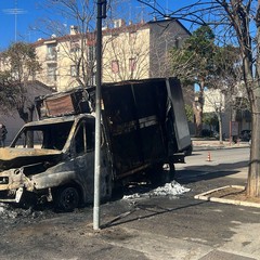 Incendio furgone in viale Gramsci