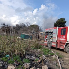 Incendio in casolare abbandonato