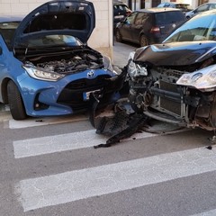 incidente stradale con tre feriti in via Perugia angolo via Bari