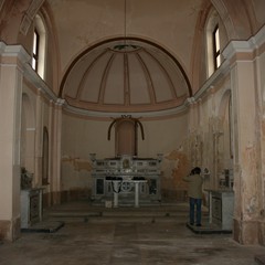 Interno della chiesa dopo lo svuotamento