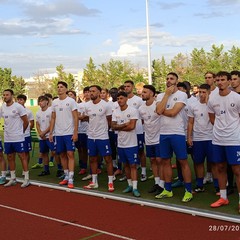 La squadra di fronte ai tifosi
