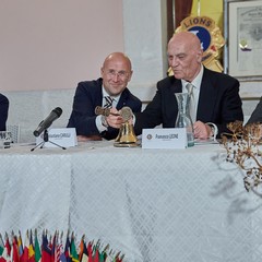 Passaggio di consegne alla guida del Lions Club