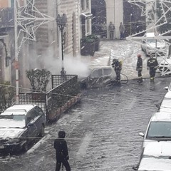 incendio auto nei pressi di piazza Duomo