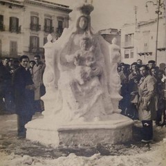 Madonna dei Miracoli fatta di ghiaccio