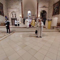 Immacolata Concezione, l'omaggio floreale alla Madonna in piazza Duomo