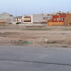 degrado e sporcizia in via Martiri di Belfiore