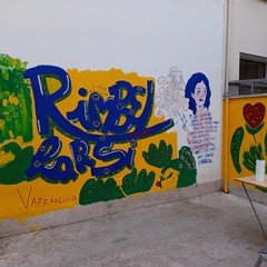 Al lavoro sul murale "Rimbellarsi"