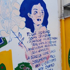 Al lavoro sul murale "Rimbellarsi"