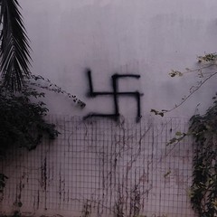 Scritte inneggianti al nazismo nella villa comunale di Andria