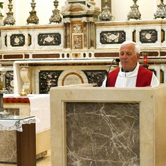 Un lunghissimo corteo ha accompagnato la Sacra Spina dalla parrocchia di Gesù Crocifisso alla Cattedrale