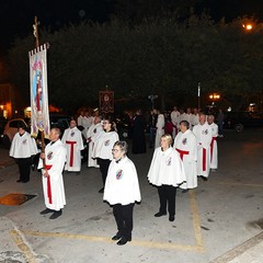 Un lunghissimo corteo ha accompagnato la Sacra Spina dalla parrocchia di Gesù Crocifisso alla Cattedrale