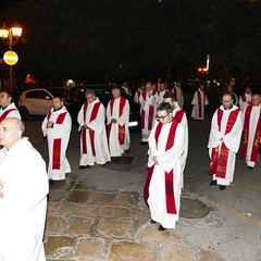 Un lunghissimo corteo ha accompagnato la Sacra Spina dalla parrocchia di Gesù Crocifisso alla Cattedrale