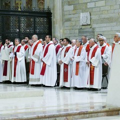 Un lunghissimo corteo ha accompagnato la Sacra Spina dalla parrocchia di Gesù Crocifisso alla Cattedrale