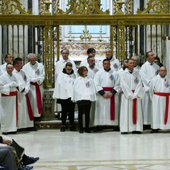 Un lunghissimo corteo ha accompagnato la Sacra Spina dalla parrocchia di Gesù Crocifisso alla Cattedrale