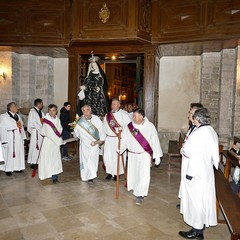 L’Arciconfraternita Servi di Maria SS. Addolorata fedele al suo carisma, in processione con la “Desolata”
