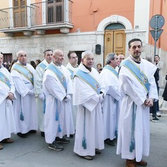 Nel venerdì di Passione gli sguardi  dei fedeli hanno toccato le sacre immagini