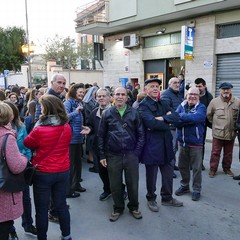 Nel venerdì di Passione gli sguardi  dei fedeli hanno toccato le sacre immagini