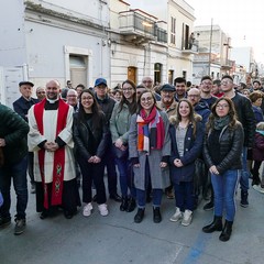 Nel venerdì di Passione gli sguardi  dei fedeli hanno toccato le sacre immagini