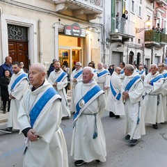 Nel venerdì di Passione gli sguardi  dei fedeli hanno toccato le sacre immagini