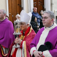 Venerdì Santo ‘senza popolo’ e a ‘porte chiuse’